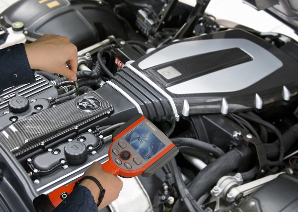 汽車內窺鏡檢測現場實拍圖